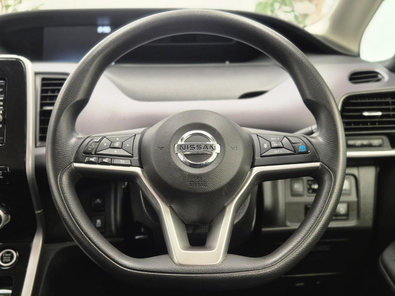 2017 Nissan Serena thumbnail