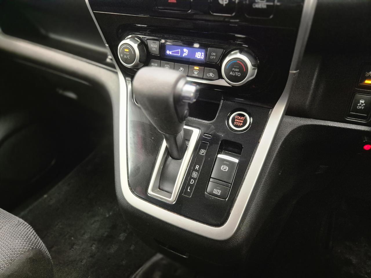 2017 Nissan Serena thumbnail