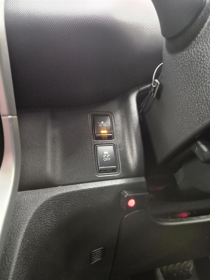 2017 Nissan Serena thumbnail