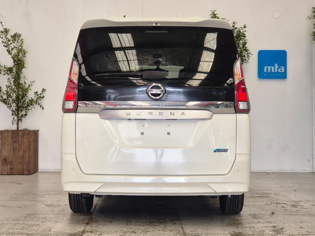 2017 Nissan Serena thumbnail