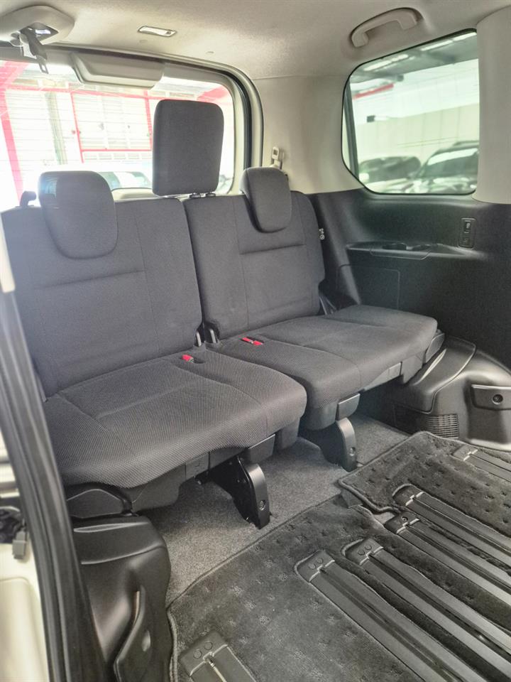 2017 Nissan Serena thumbnail