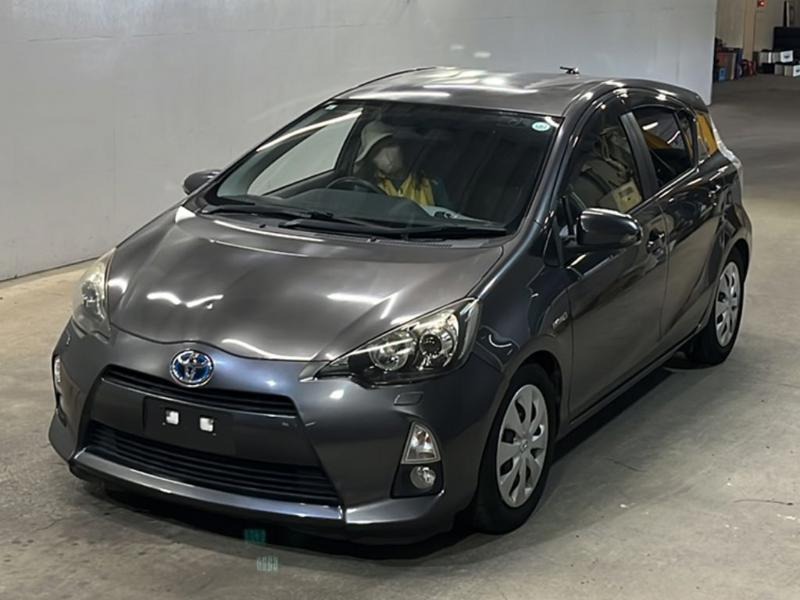 2013 Toyota Aqua thumbnail
