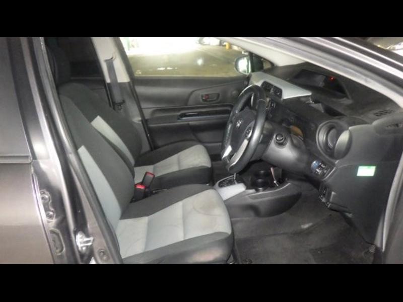 2013 Toyota Aqua thumbnail