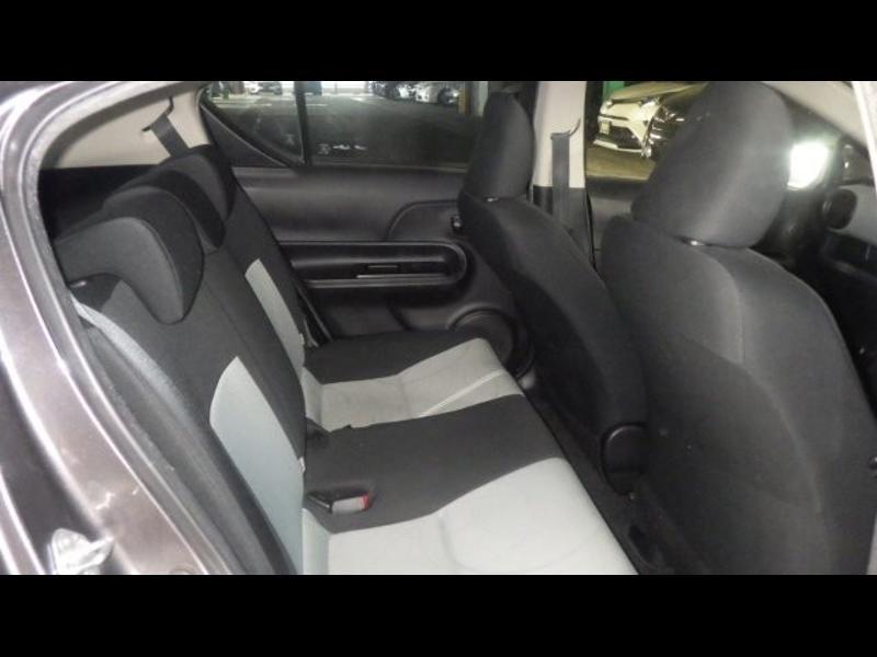 2013 Toyota Aqua thumbnail