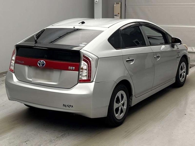 2012 Toyota Prius thumbnail