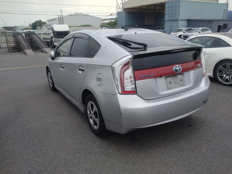 2012 Toyota Prius thumbnail