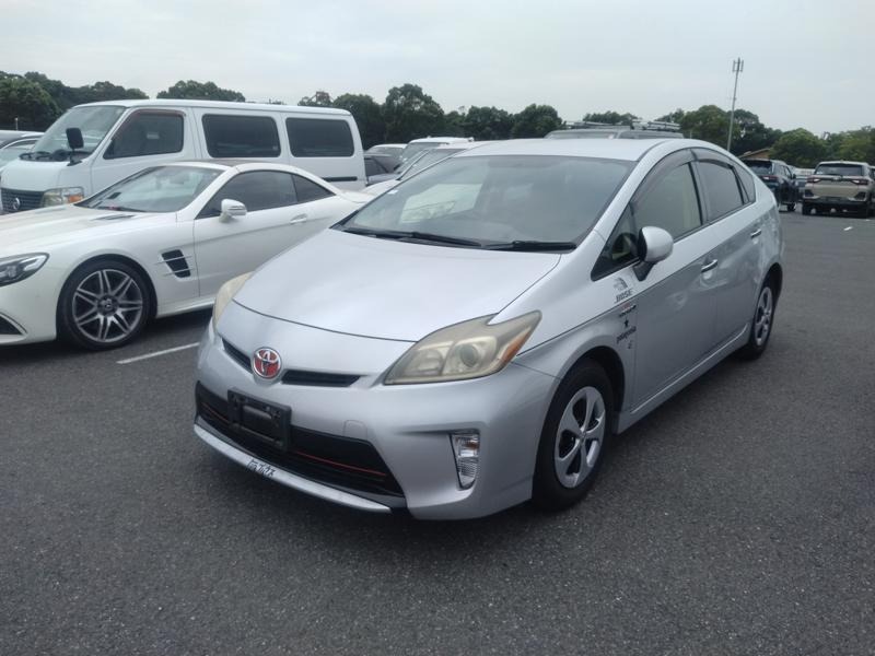 2012 Toyota Prius thumbnail
