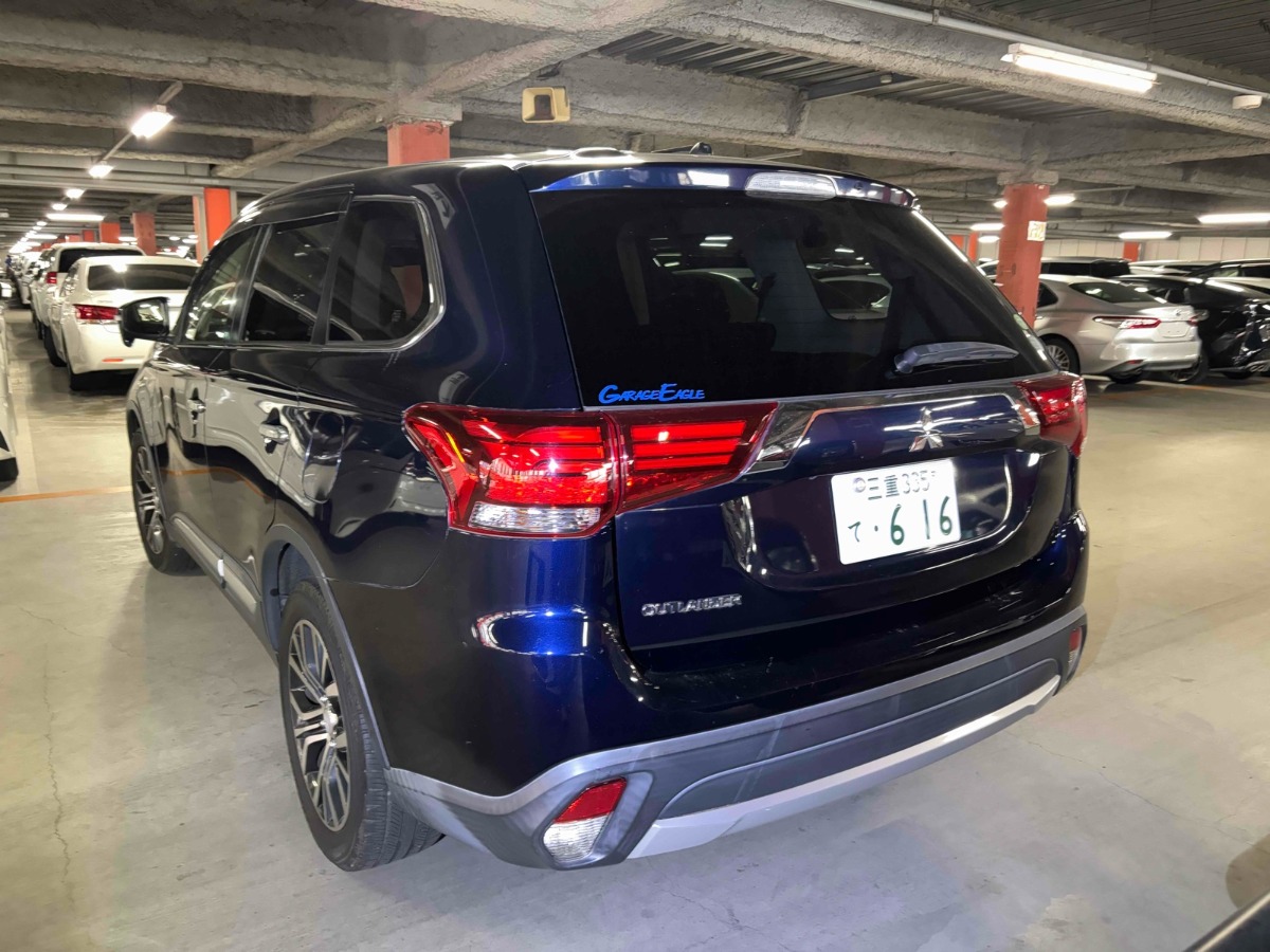 2016 Mitsubishi Outlander thumbnail