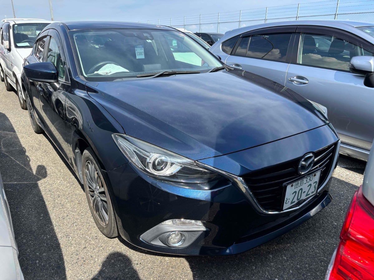 2014 Mazda Axela thumbnail