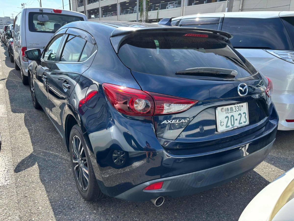 2014 Mazda Axela thumbnail