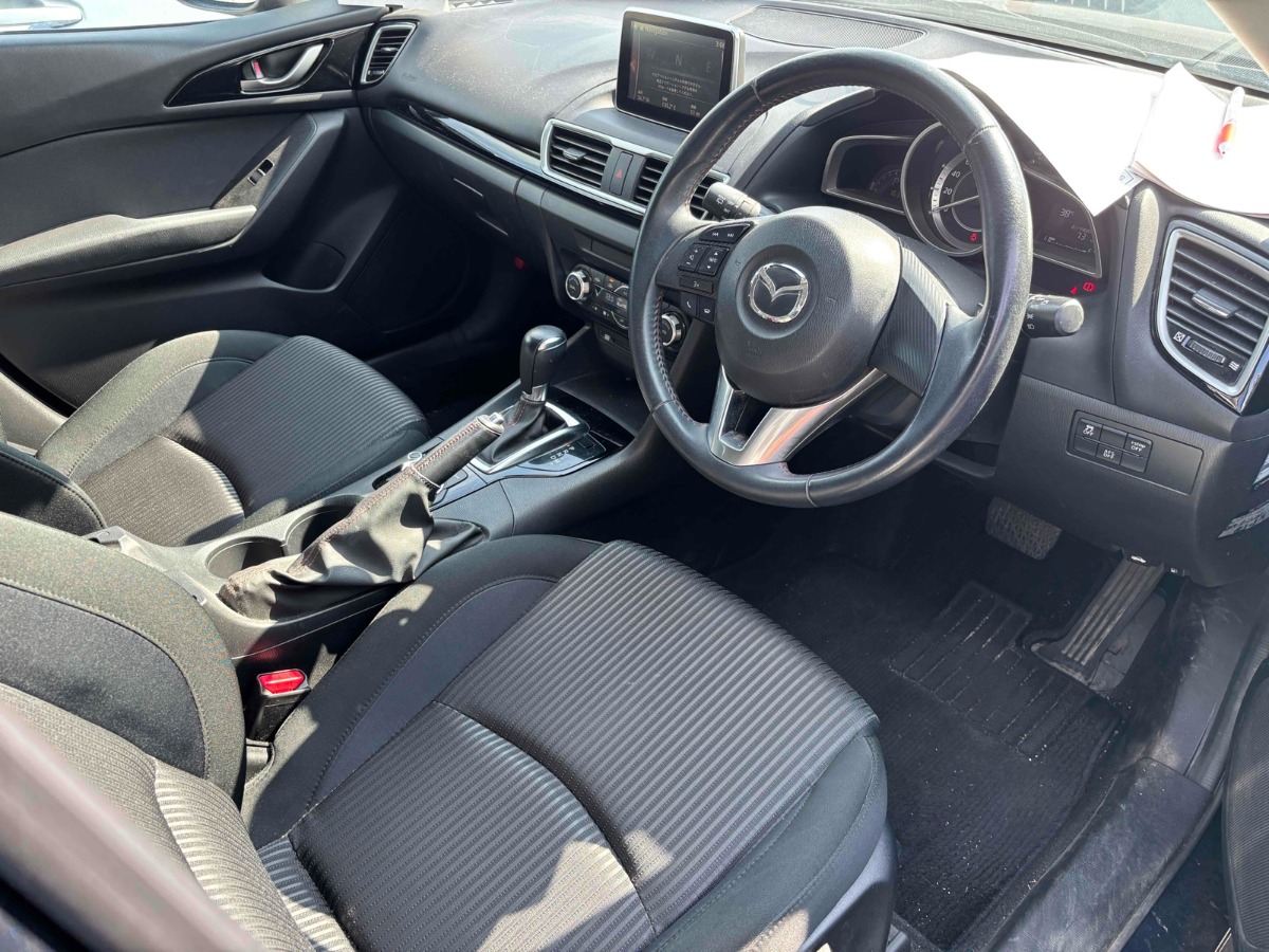 2014 Mazda Axela thumbnail