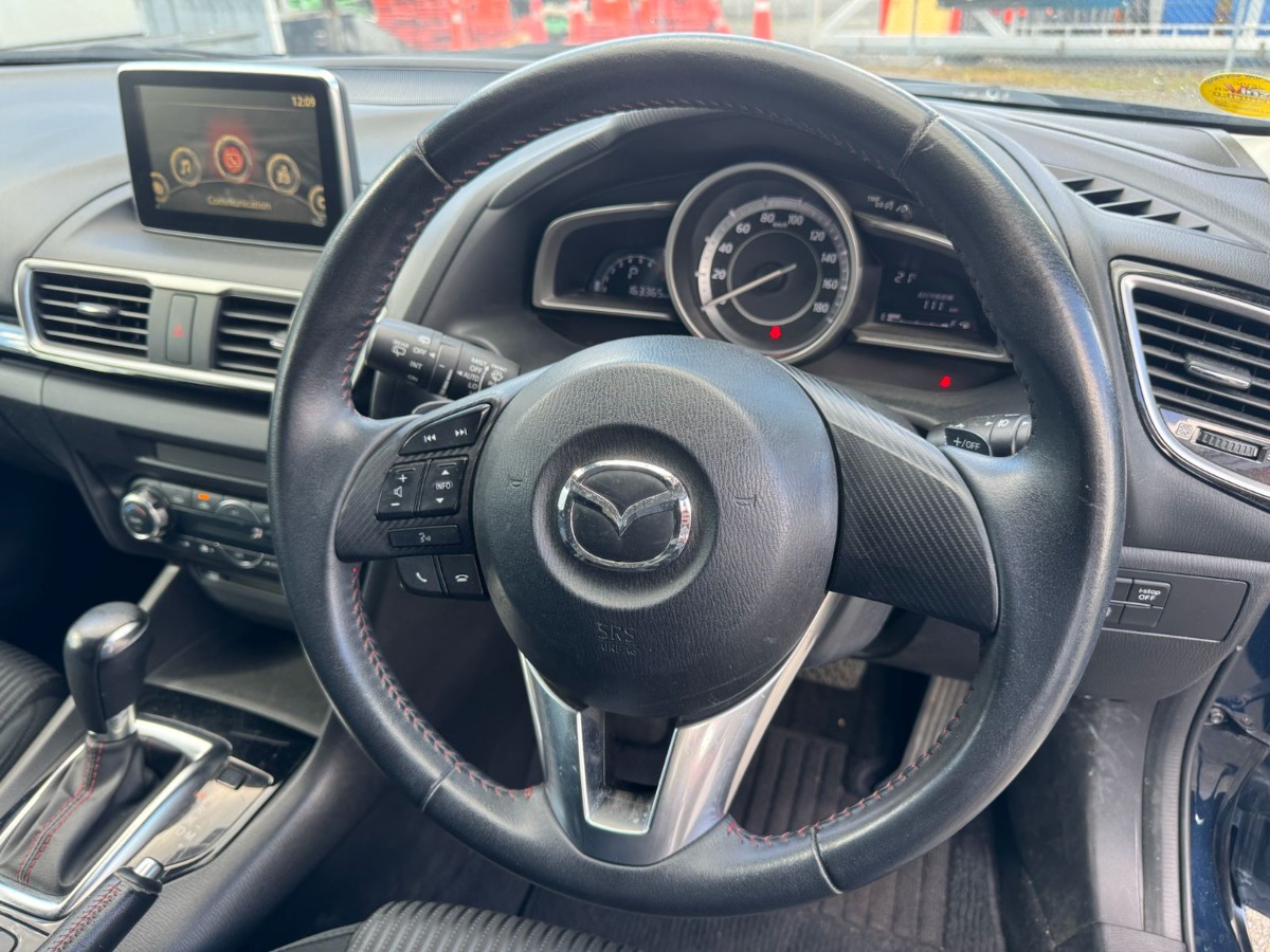 2014 Mazda Axela thumbnail