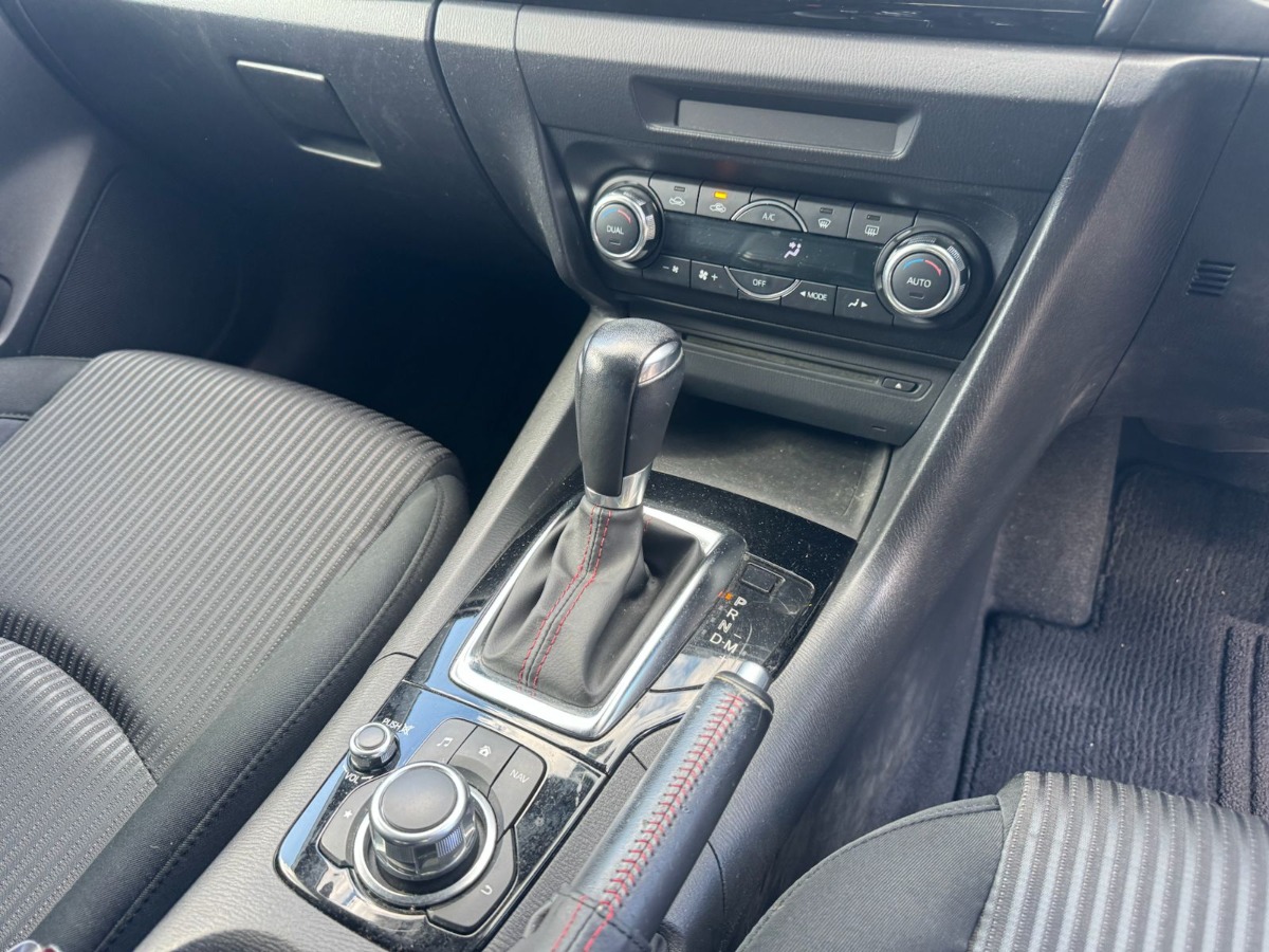 2014 Mazda Axela thumbnail