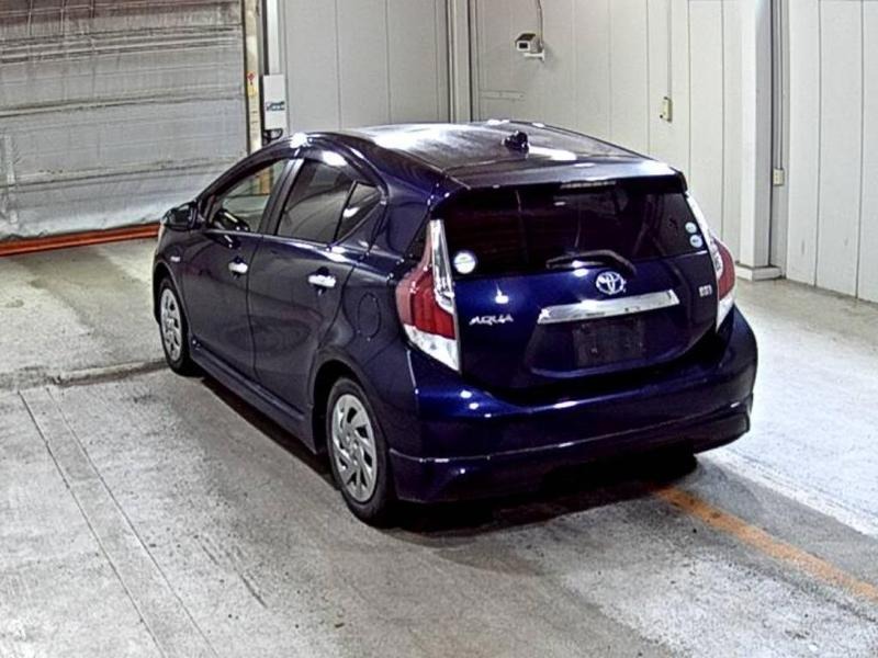 2016 Toyota Aqua thumbnail