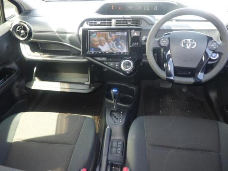 2016 Toyota Aqua thumbnail