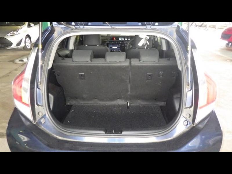 2016 Toyota Aqua thumbnail
