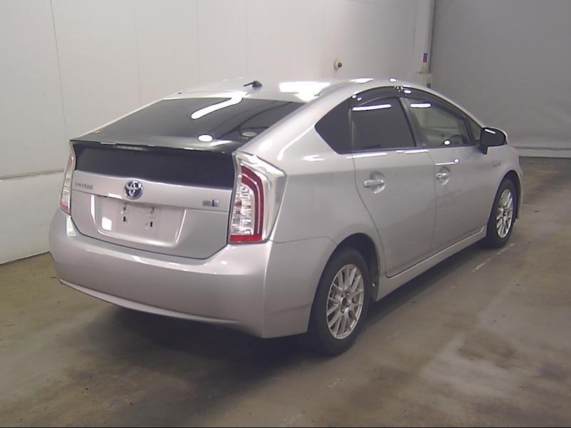 2013 Toyota Prius thumbnail