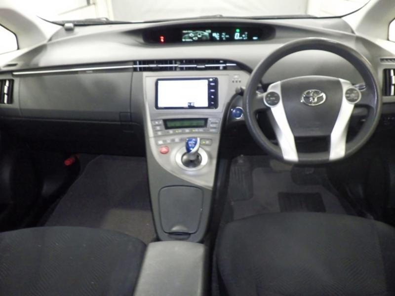 2013 Toyota Prius thumbnail