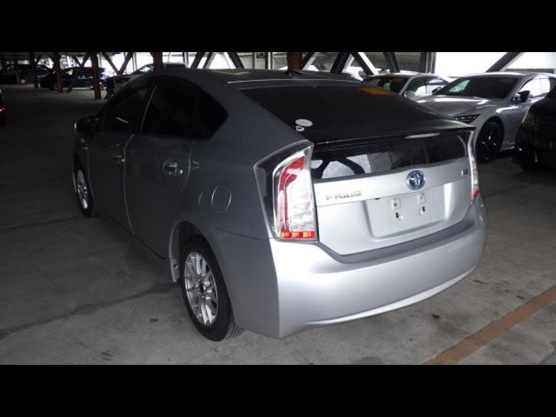 2013 Toyota Prius thumbnail