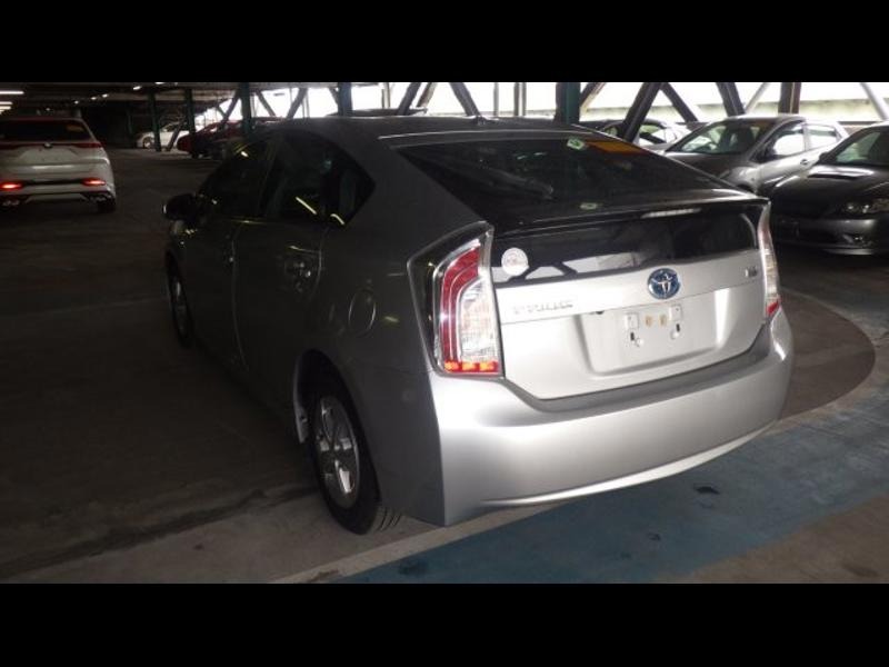 2014 Toyota Prius thumbnail