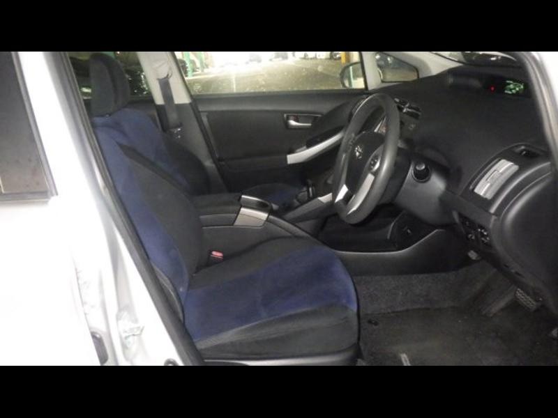 2014 Toyota Prius thumbnail