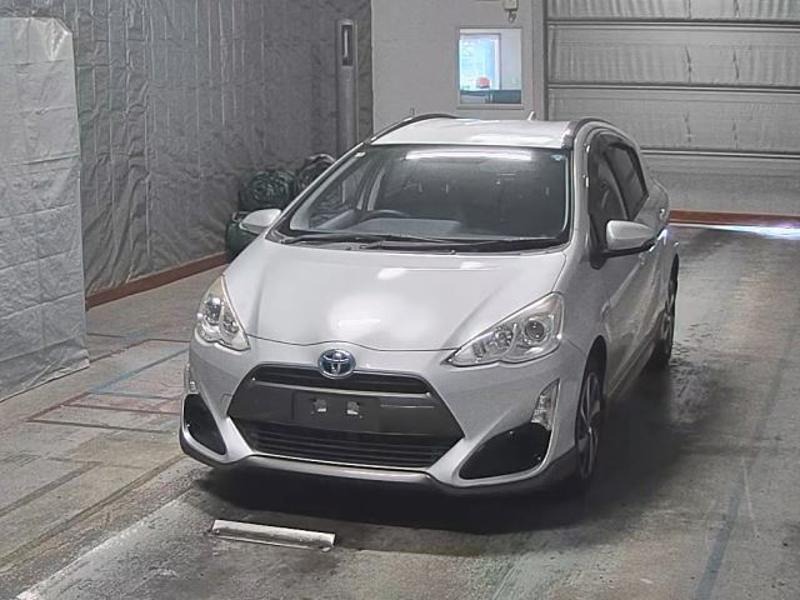 2015 Toyota Aqua thumbnail