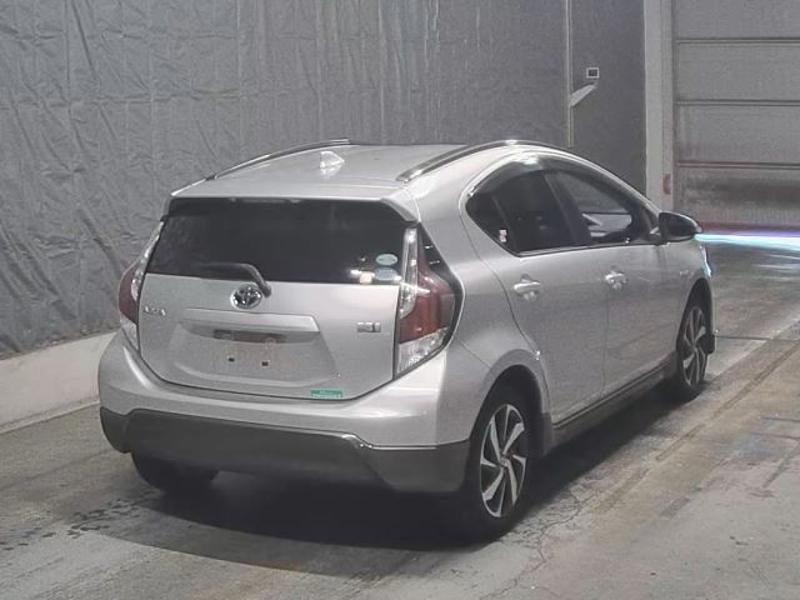 2015 Toyota Aqua thumbnail