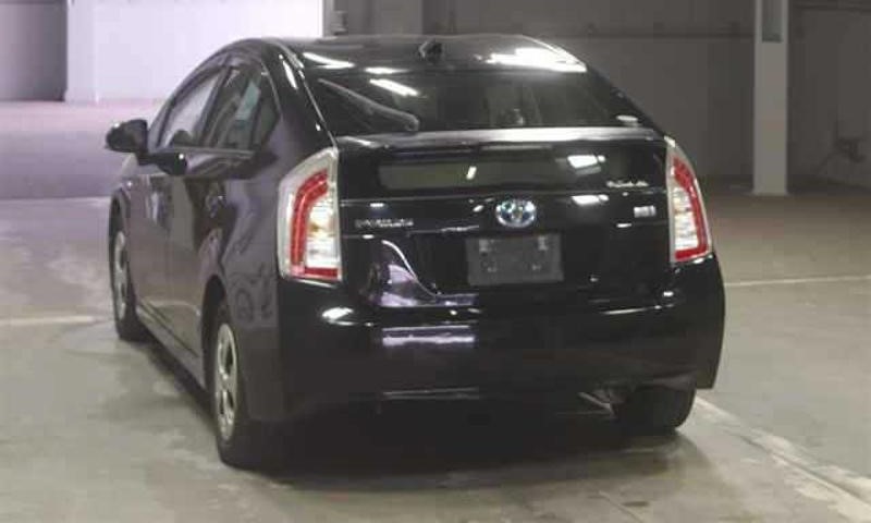 2012 Toyota Prius thumbnail