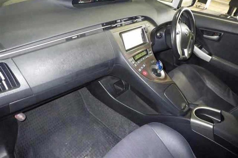 2012 Toyota Prius thumbnail