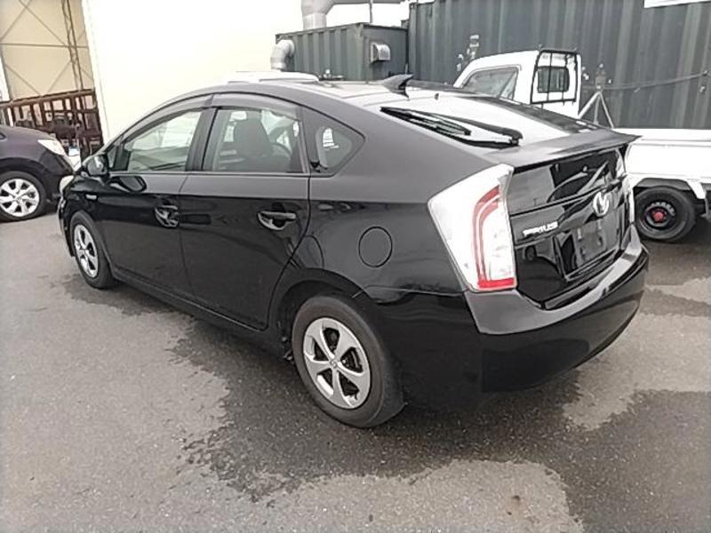 2012 Toyota Prius thumbnail