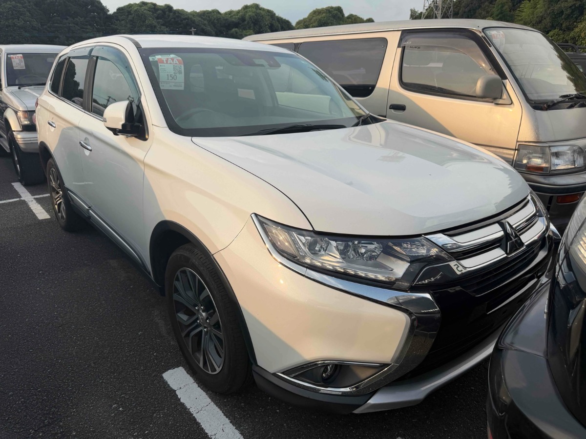 2017 Mitsubishi Outlander thumbnail
