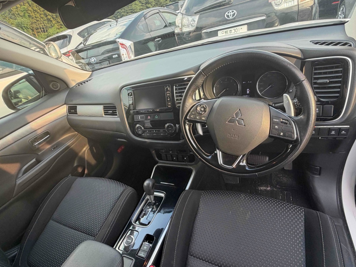 2017 Mitsubishi Outlander thumbnail