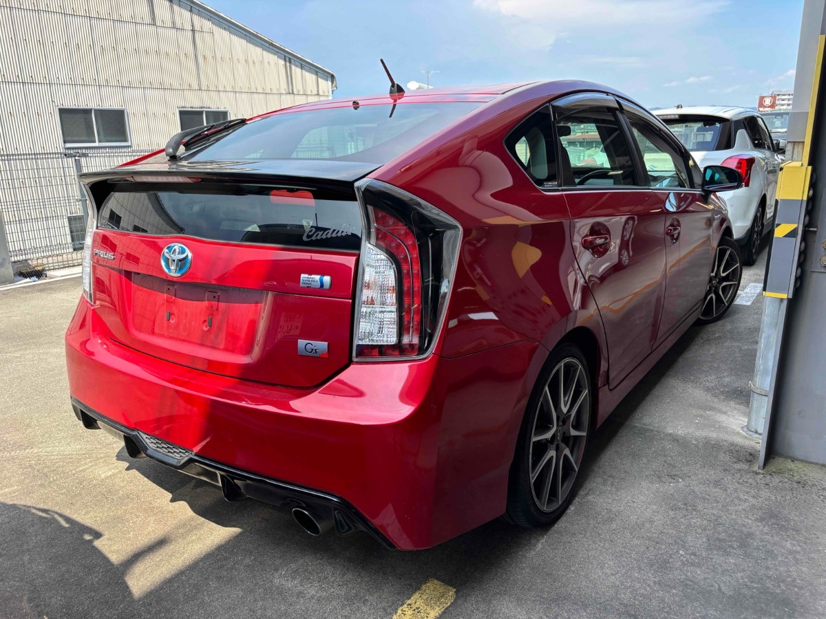 2013 Toyota Prius thumbnail