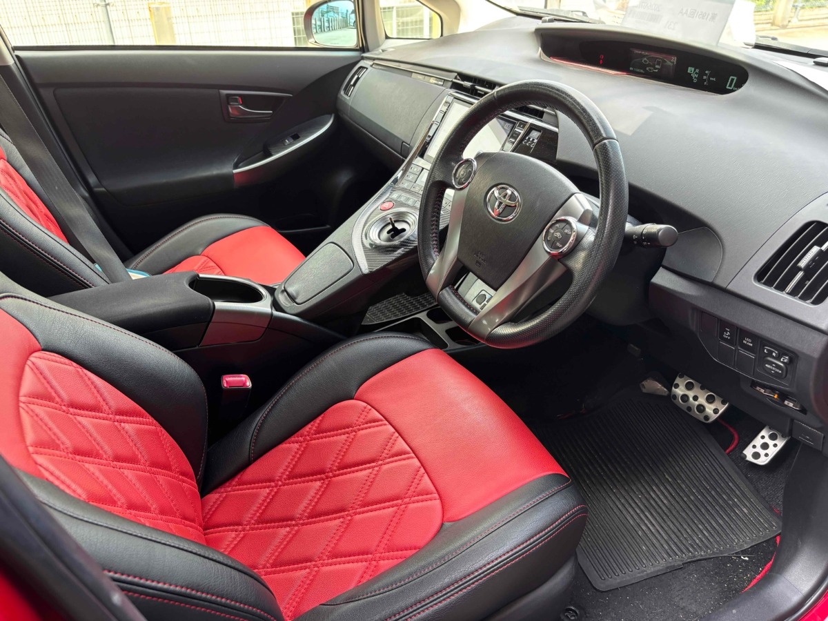 2013 Toyota Prius thumbnail