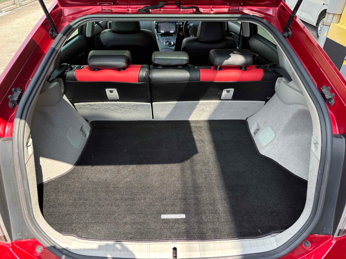 2013 Toyota Prius thumbnail