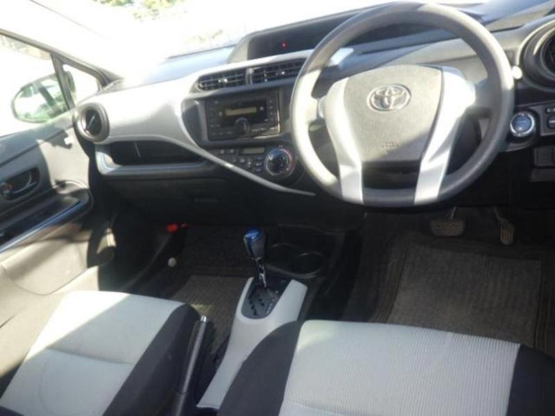 2013 Toyota Aqua thumbnail