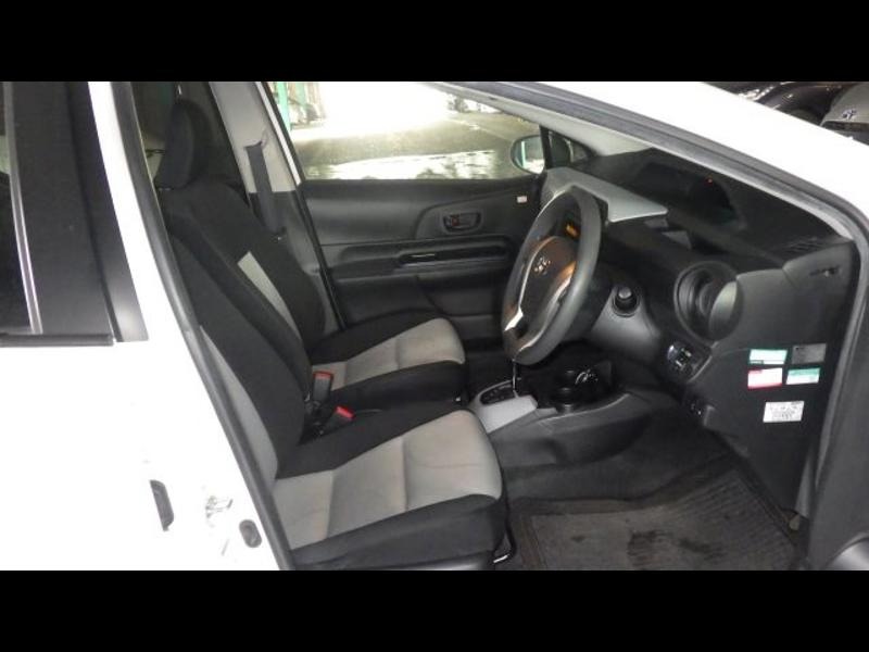 2013 Toyota Aqua thumbnail