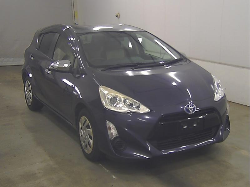 2014 Toyota Aqua thumbnail