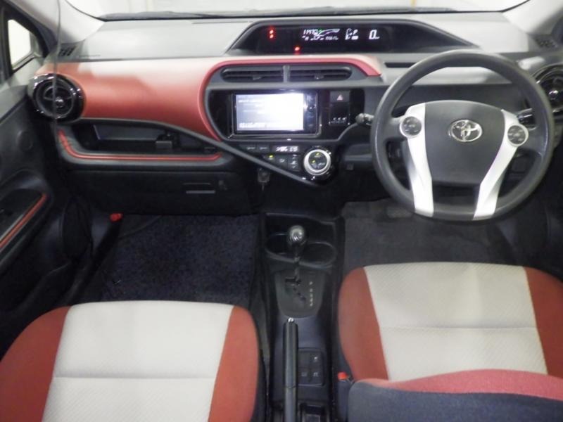 2014 Toyota Aqua thumbnail