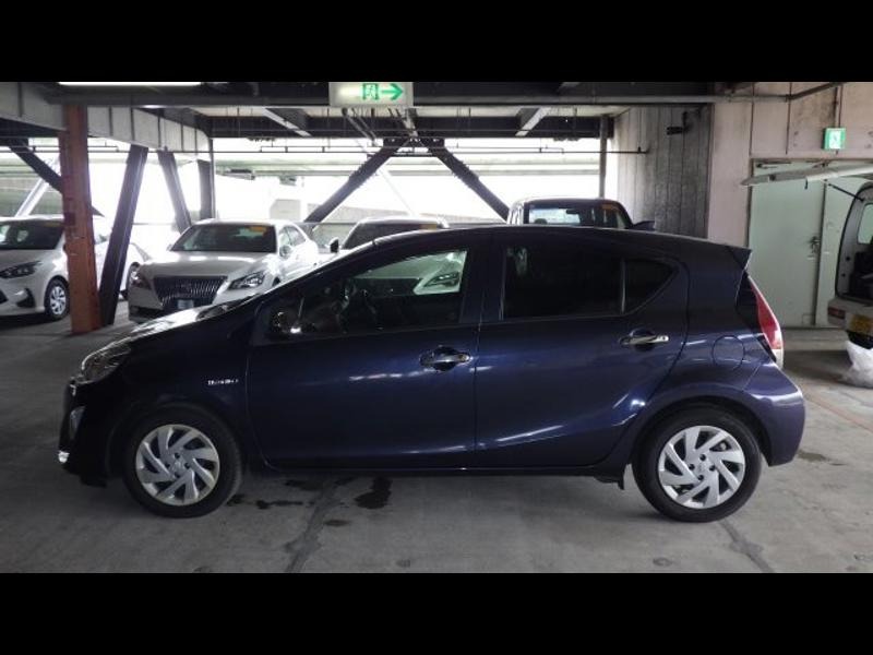 2014 Toyota Aqua thumbnail