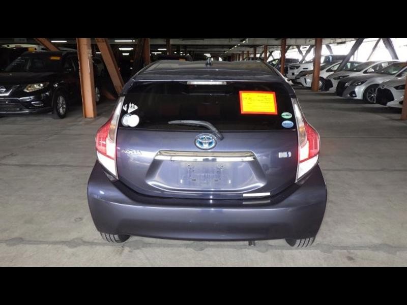 2014 Toyota Aqua thumbnail