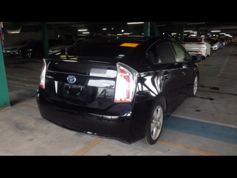 2013 Toyota Prius thumbnail