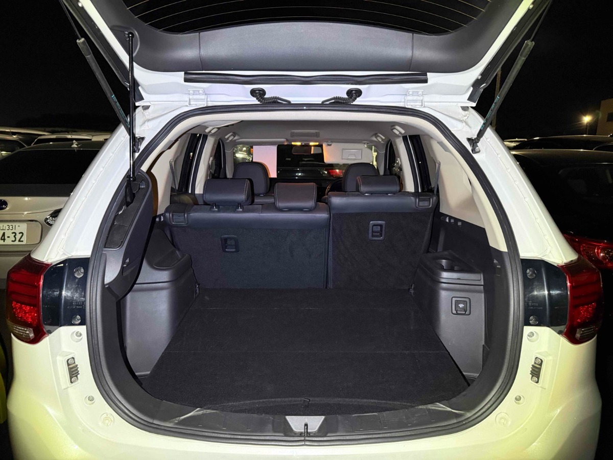 2015 Mitsubishi Outlander thumbnail