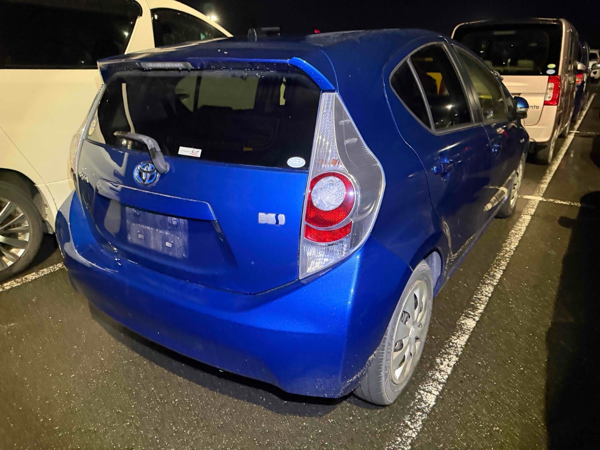 2013 Toyota Aqua thumbnail