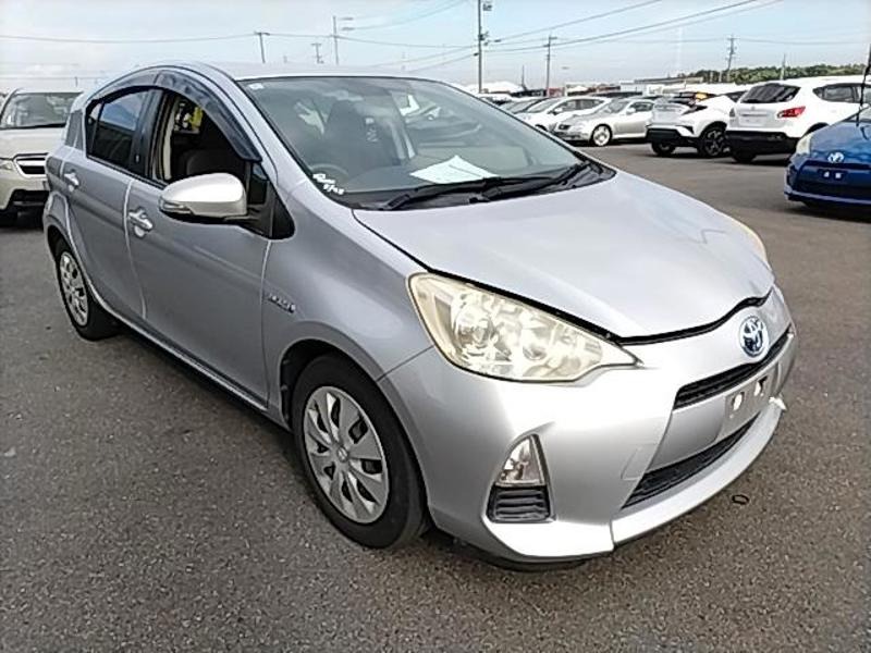 2012 Toyota Aqua thumbnail