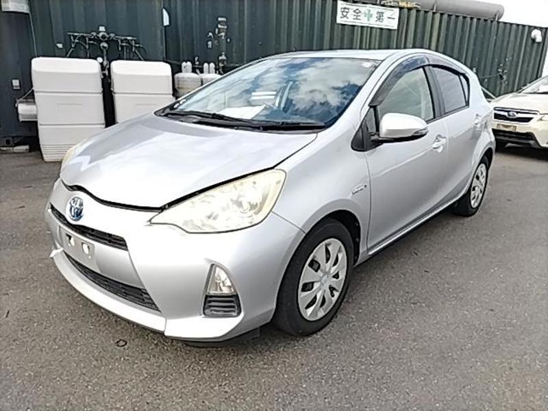 2012 Toyota Aqua thumbnail
