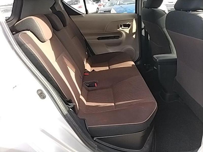 2012 Toyota Aqua thumbnail