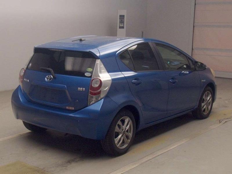 2013 Toyota Aqua thumbnail