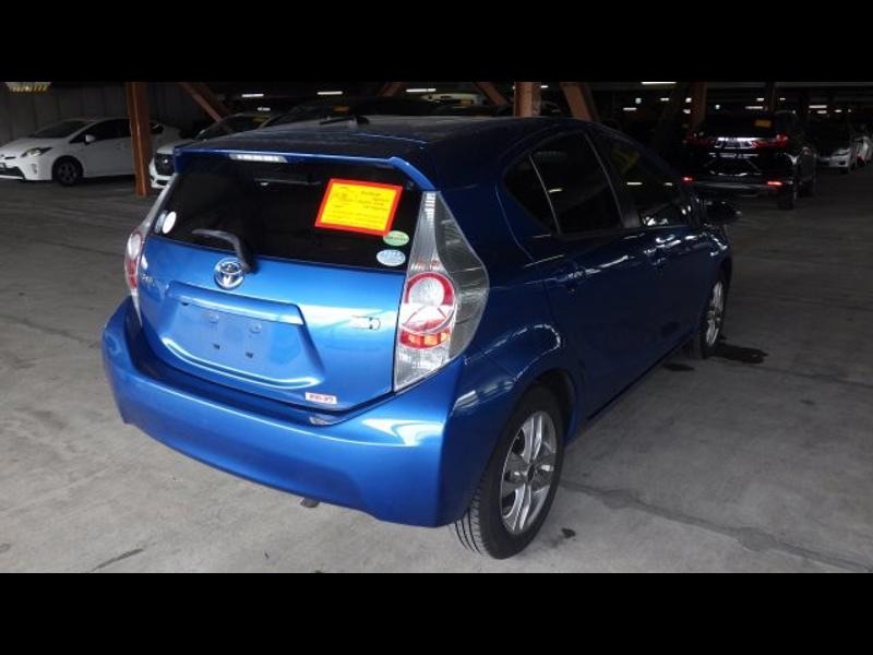 2013 Toyota Aqua thumbnail