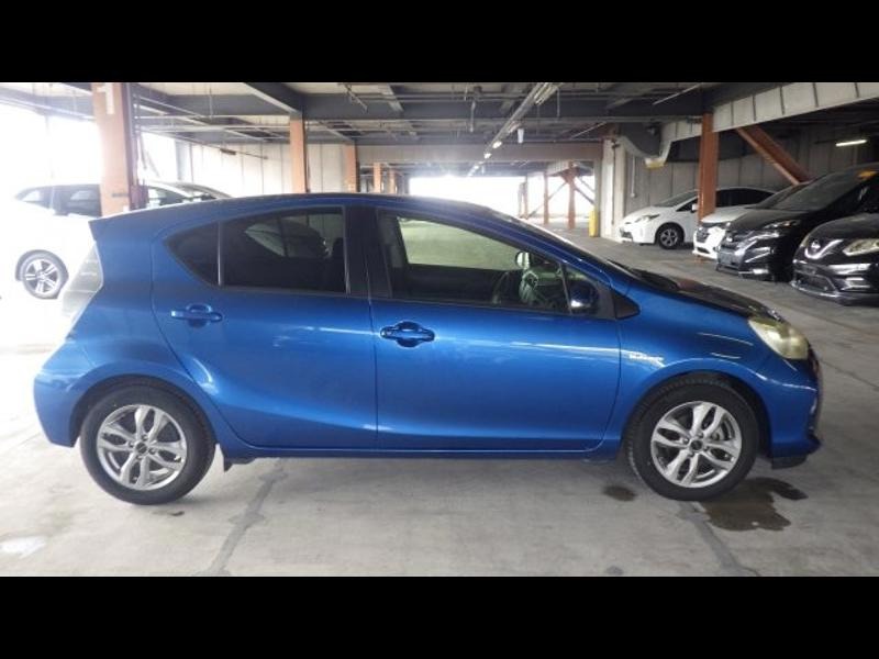 2013 Toyota Aqua thumbnail